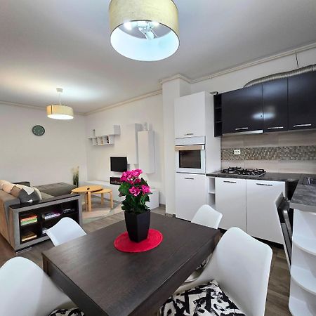 Apartment "Solar 48", Private Parking, One Bedroom Букурещ Екстериор снимка