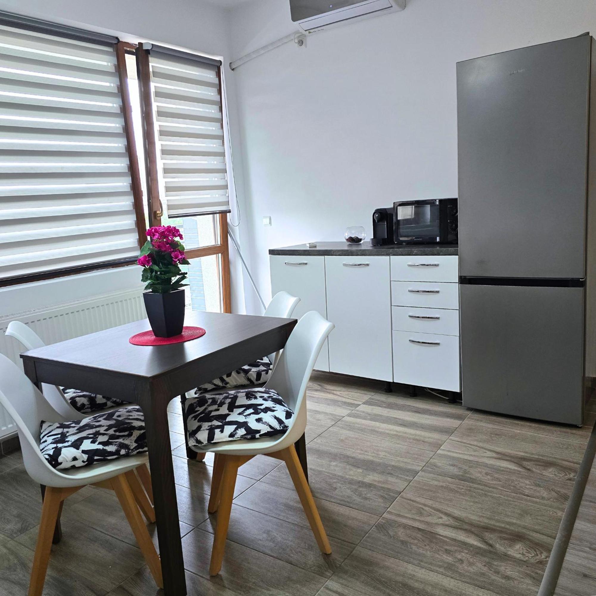 Apartment "Solar 48", Private Parking, One Bedroom Букурещ Екстериор снимка